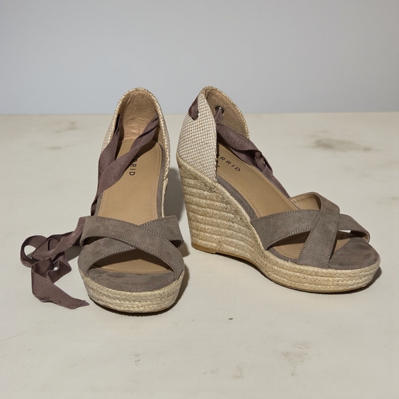 EUC Torrid Taupe Espadrille Wedge Sandals - Picture 15 of 15